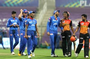 dc vs srh ম্যাচের শেষে টিম দিল্লি ক্যাপিটালস ও সানরাইজার্স হায়দ্রাবাদ।