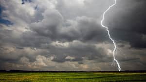 Lightening বজ্রপাত