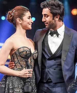 Ranbir Alia hug new