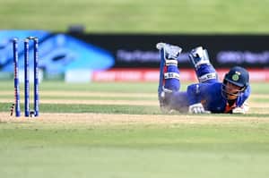 India. Cricketer out woman | Bengali News