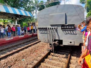 Uluberia train accident