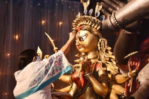 chetla agrani মা এর চক্ষুদান, চেতলা অগ্রণী দুর্গাপূজা।