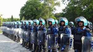CRPF India armed guards