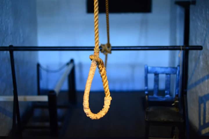 hang to death | Bengali News