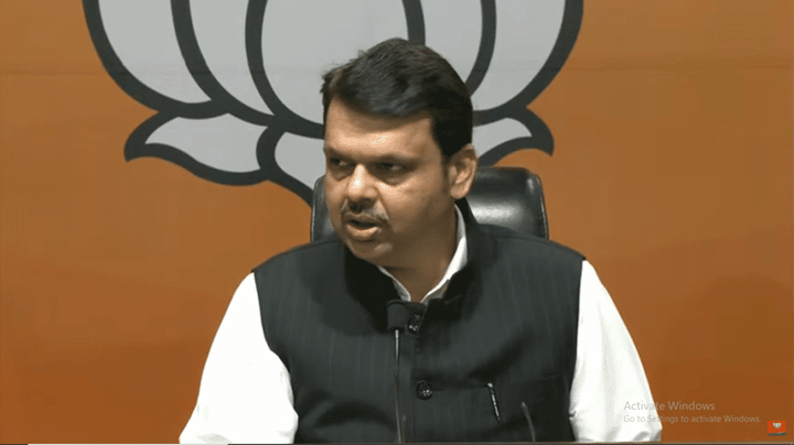 devendra fadnavis Bengali News