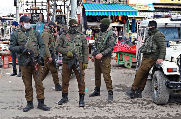 kashmir police Bengali News