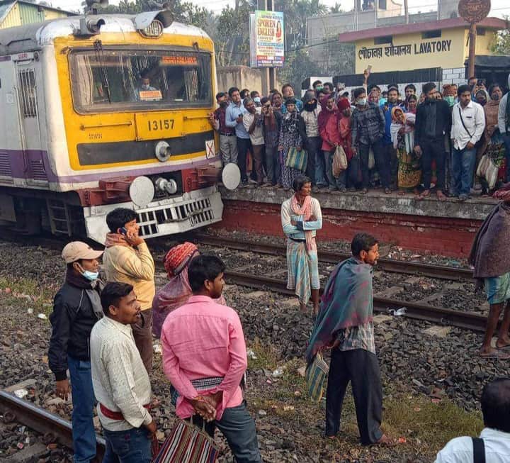 Howrah Tarakeswar train protest Bengali News